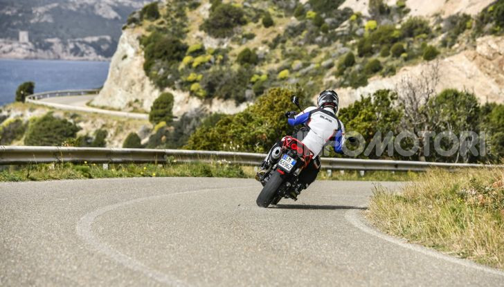 La Moto Guzzi V85TT piace e Mandello assume 18 giovani operai - Foto 25 di 116