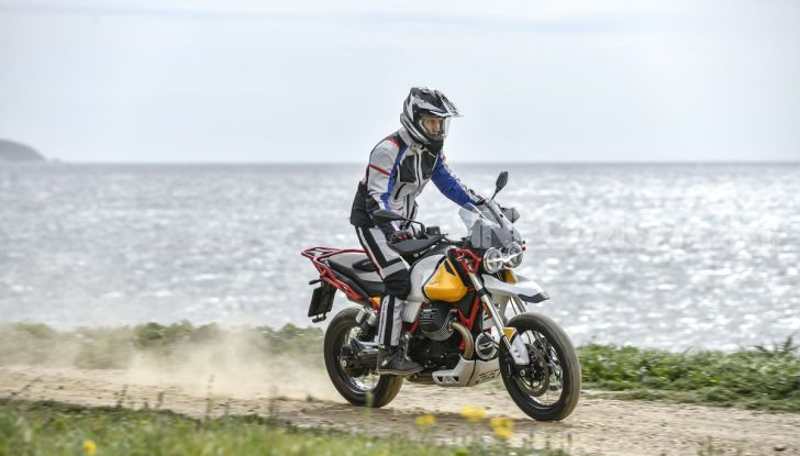 La Moto Guzzi V85TT piace e Mandello assume 18 giovani operai - Foto 42 di 116