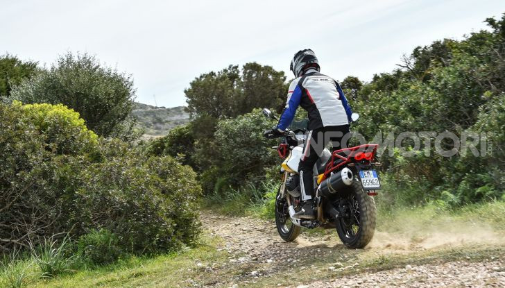 La Moto Guzzi V85TT piace e Mandello assume 18 giovani operai - Foto 68 di 116