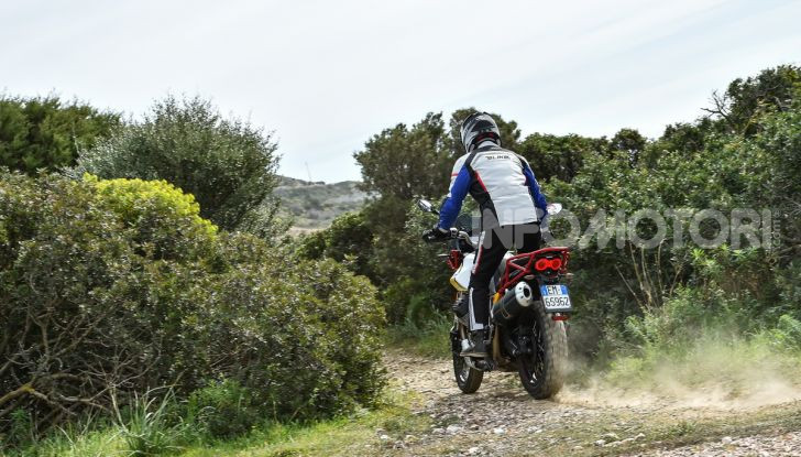 La Moto Guzzi V85TT piace e Mandello assume 18 giovani operai - Foto 69 di 116