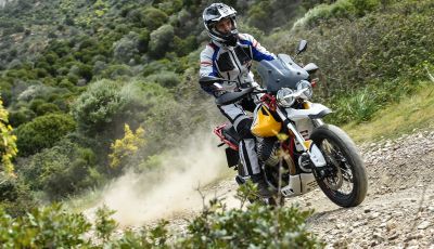 Prova su strada Moto Guzzi V85TT: caratteristiche, prezzo e opinioni