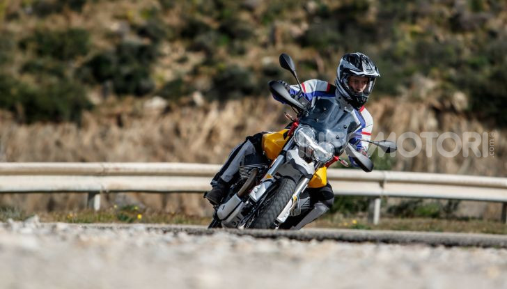 La Moto Guzzi V85TT piace e Mandello assume 18 giovani operai - Foto 78 di 116