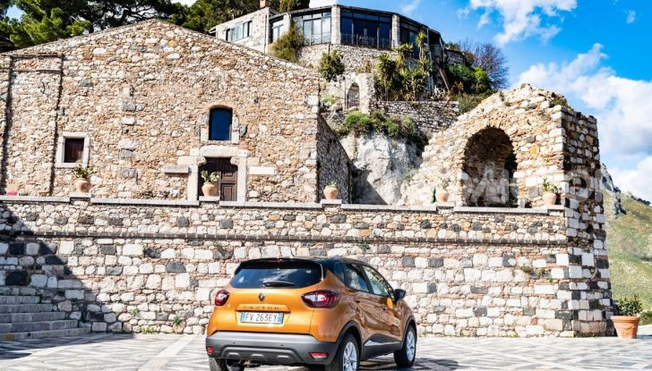 Nuova Renault Captur Sport Edition, primo contatto su strada e prestazioni - Foto 2 di 11