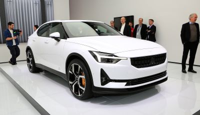 Polestar 2: caratteristiche, autonomia e prezzi del crossover elettrico