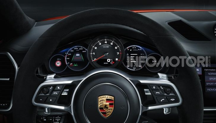 Porsche Cayenne Coupé Turbo 2019: più sportività per il SUV Premium - Foto 6 di 9