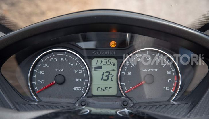 Comparativa scooter 400: Suzuki Burgman, Yamaha XMAX e BMW C400X - Foto 37 di 61