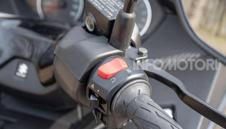 Comparativa scooter 400: Suzuki Burgman, Yamaha XMAX e BMW C400X - Foto 40 di 61
