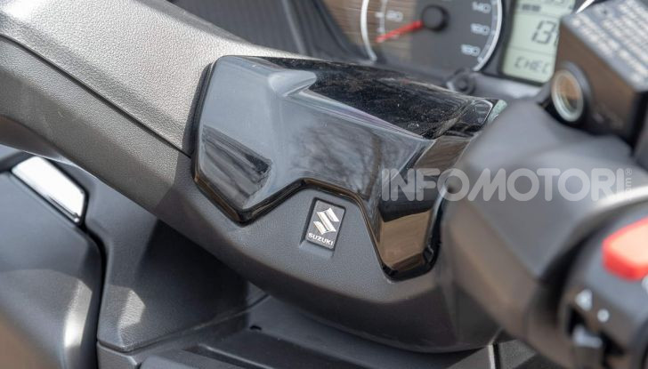 Comparativa scooter 400: Suzuki Burgman, Yamaha XMAX e BMW C400X - Foto 41 di 61