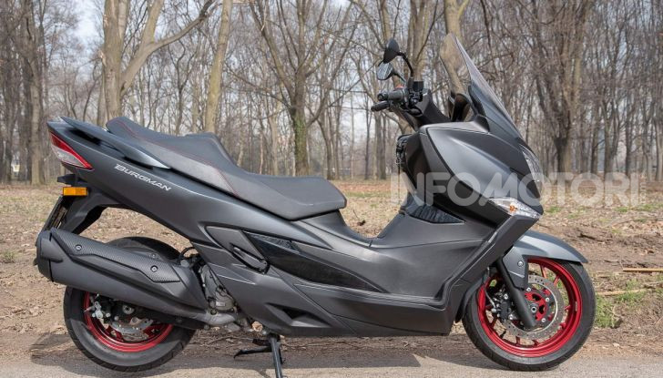 Comparativa scooter 400: Suzuki Burgman, Yamaha XMAX e BMW C400X - Foto 33 di 61