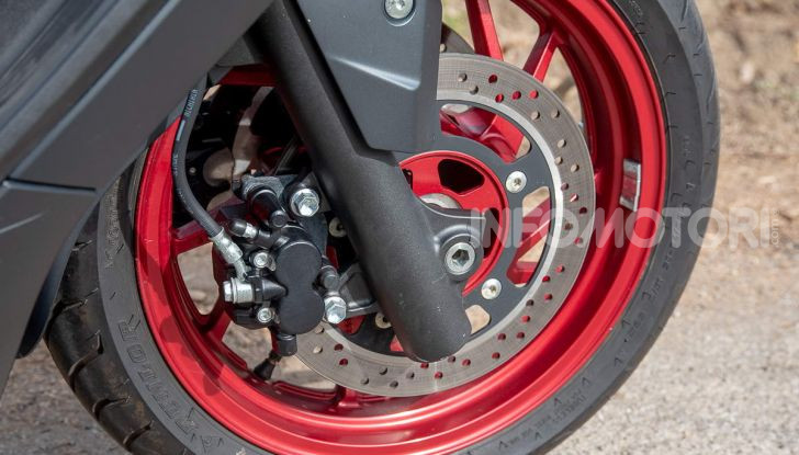 Comparativa scooter 400: Suzuki Burgman, Yamaha XMAX e BMW C400X - Foto 34 di 61