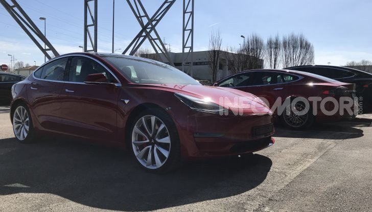 Tesla Model Y prezzi, prestazioni e caratteristiche - Foto 9 di 12
