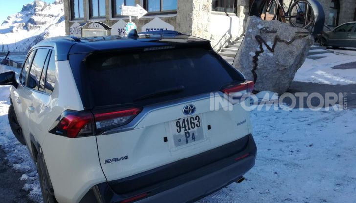 Toyota RAV4 2022: il SUV giapponese si aggiorna, ecco tutte le novità - Foto 5 di 26