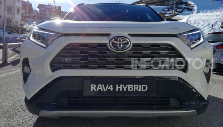Toyota RAV4 2022: il SUV giapponese si aggiorna, ecco tutte le novità - Foto 8 di 26