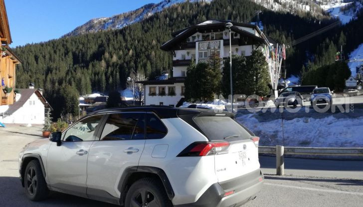 Toyota RAV4 2022: il SUV giapponese si aggiorna, ecco tutte le novità - Foto 9 di 26