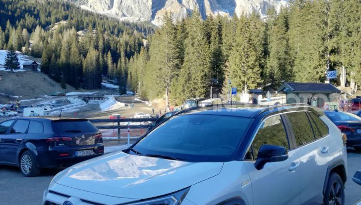 Toyota RAV4 2022: il SUV giapponese si aggiorna, ecco tutte le novità - Foto 10 di 26