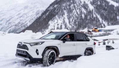 Prova Toyota RAV4 2019 Full Hybrid: sfida al limite tra i passi di montagna