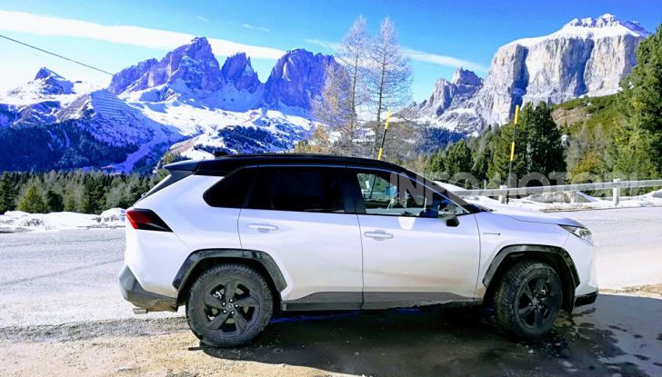 Toyota RAV4 2022: il SUV giapponese si aggiorna, ecco tutte le novità - Foto 3 di 26