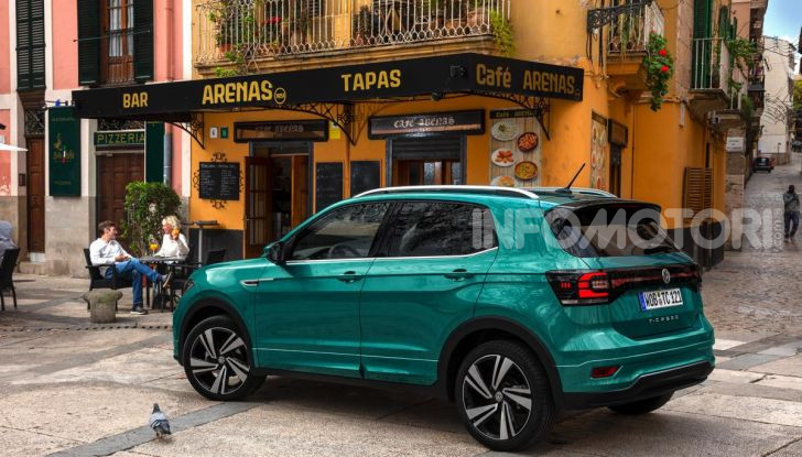 [VIDEO] Prova Volkswagen T-Cross: il crossover comodo per far viaggiare il mercato - Foto 3 di 35
