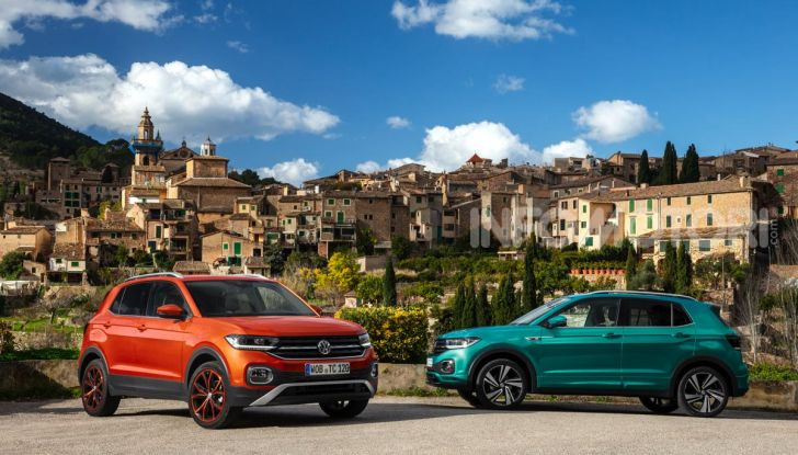 [VIDEO] Prova Volkswagen T-Cross: il crossover comodo per far viaggiare il mercato - Foto 1 di 35