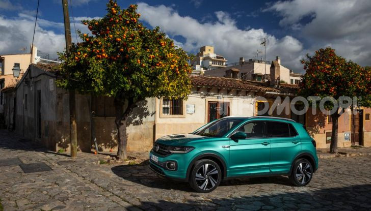 [VIDEO] Prova Volkswagen T-Cross: il crossover comodo per far viaggiare il mercato - Foto 10 di 35