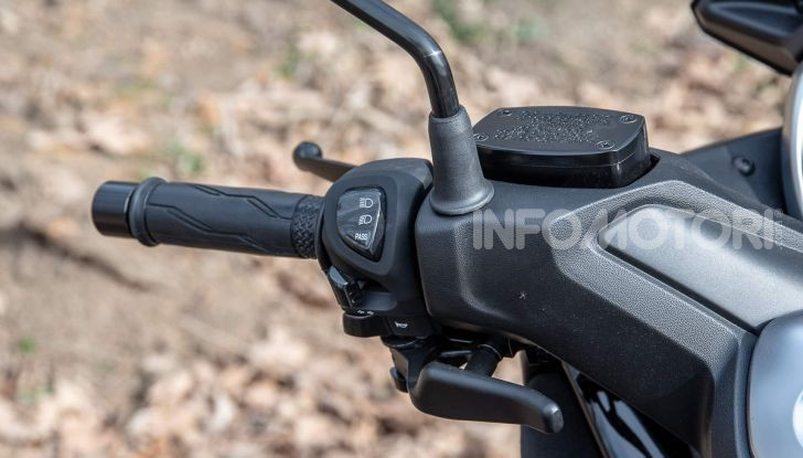 Comparativa scooter 400: Suzuki Burgman, Yamaha XMAX e BMW C400X - Foto 50 di 61