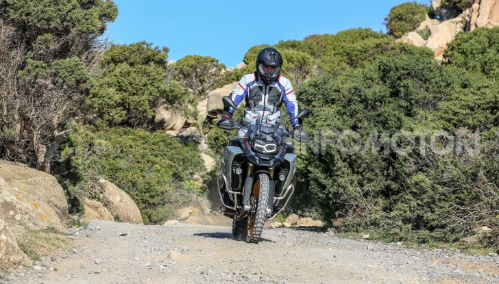 BMW F850 GS Adventure: prezzo, prova e caratteristiche del modello 2019 - Foto 39 di 74