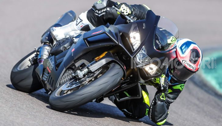 Aprilia RSV4 X che successo: già sold out tutti i modelli messi in vendita - Foto 13 di 65