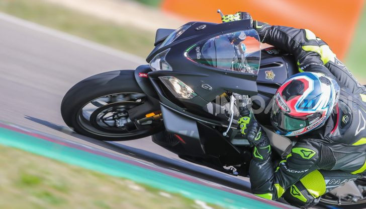 Aprilia RSV4 X che successo: già sold out tutti i modelli messi in vendita - Foto 42 di 65