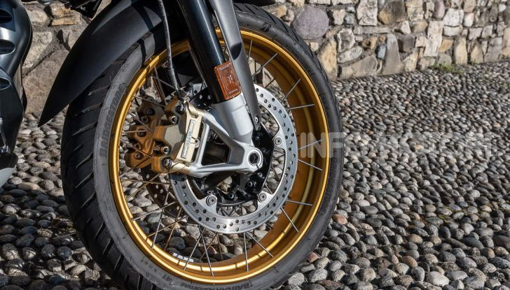 Prova BMW R 1250 GS 2019: la regina è ancora più nuova con lo ShiftCam - Foto 12 di 48