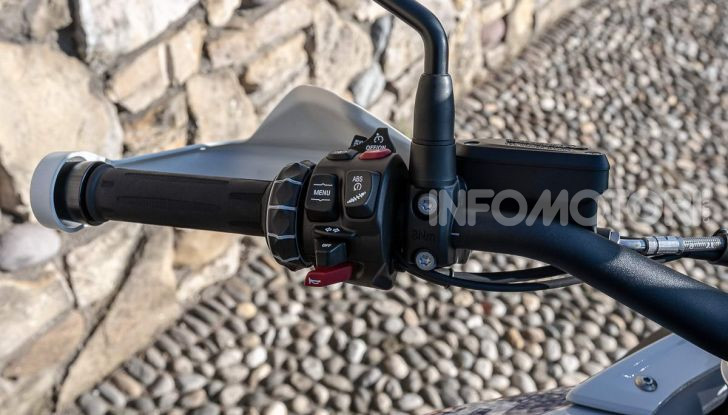 Prova BMW R 1250 GS 2019: la regina è ancora più nuova con lo ShiftCam - Foto 13 di 48