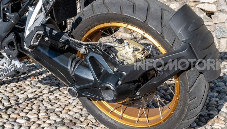 Prova BMW R 1250 GS 2019: la regina è ancora più nuova con lo ShiftCam - Foto 14 di 48