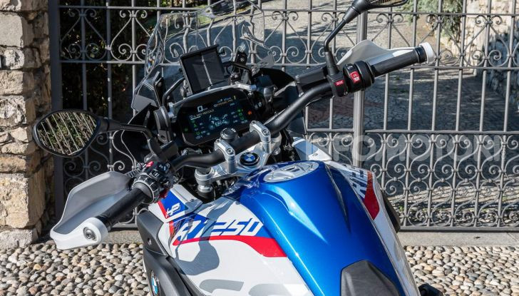 Prova BMW R 1250 GS 2019: la regina è ancora più nuova con lo ShiftCam - Foto 15 di 48