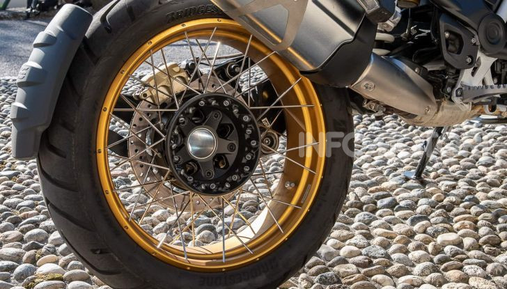 Prova BMW R 1250 GS 2019: la regina è ancora più nuova con lo ShiftCam - Foto 19 di 48