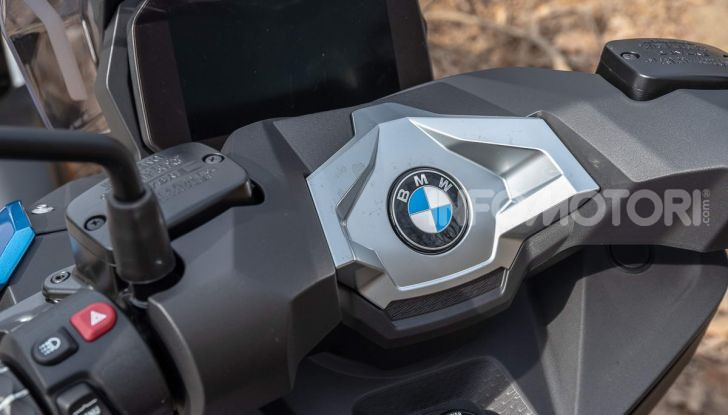 Confronto scooter 400: Bmw C400X e Yamaha XMAX 400 Iron Max - Foto 8 di 48