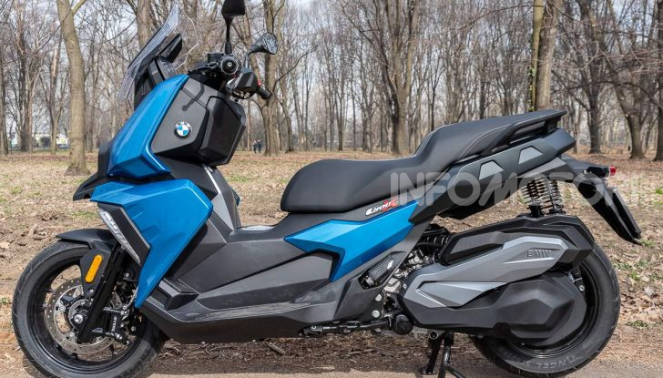 Confronto scooter 400: Bmw C400X e Yamaha XMAX 400 Iron Max - Foto 13 di 48