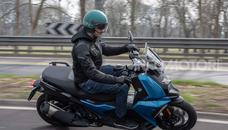 Confronto scooter 400: Bmw C400X e Yamaha XMAX 400 Iron Max - Foto 15 di 48