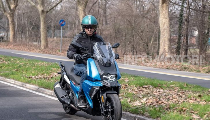 Confronto scooter 400: Bmw C400X e Yamaha XMAX 400 Iron Max - Foto 18 di 48