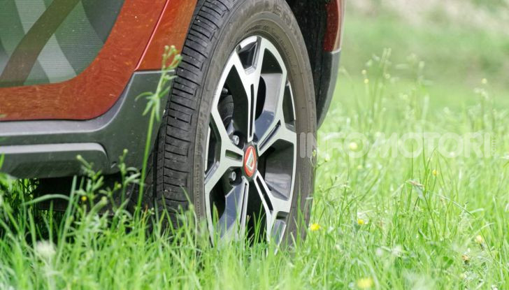 Prova video Dacia Duster Techroad: il SUV low cost “speciale” - Foto 39 di 61