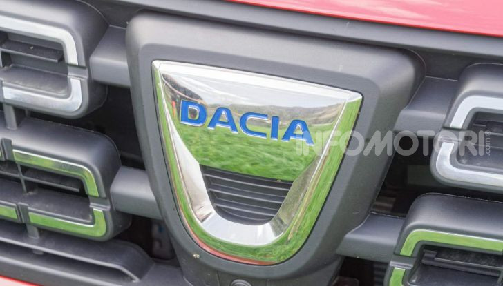 Prova video Dacia Duster Techroad: il SUV low cost “speciale” - Foto 46 di 61