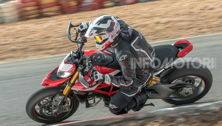 Prova su strada Ducati Hypermotard 950 e 950SP 2019: caratteristiche, opinioni e prezzi - Foto 13 di 54