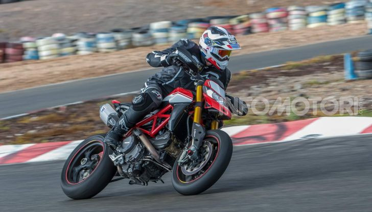 Prova su strada Ducati Hypermotard 950 e 950SP 2019: caratteristiche, opinioni e prezzi - Foto 15 di 54