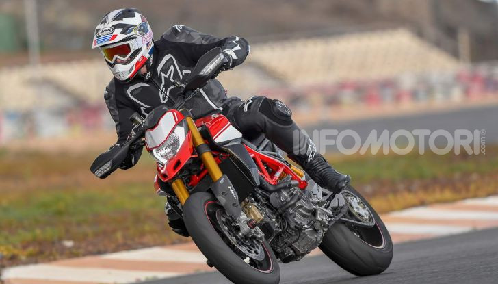 Prova su strada Ducati Hypermotard 950 e 950SP 2019: caratteristiche, opinioni e prezzi - Foto 16 di 54