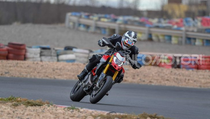 Prova su strada Ducati Hypermotard 950 e 950SP 2019: caratteristiche, opinioni e prezzi - Foto 17 di 54