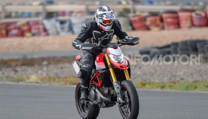 Prova su strada Ducati Hypermotard 950 e 950SP 2019: caratteristiche, opinioni e prezzi - Foto 20 di 54