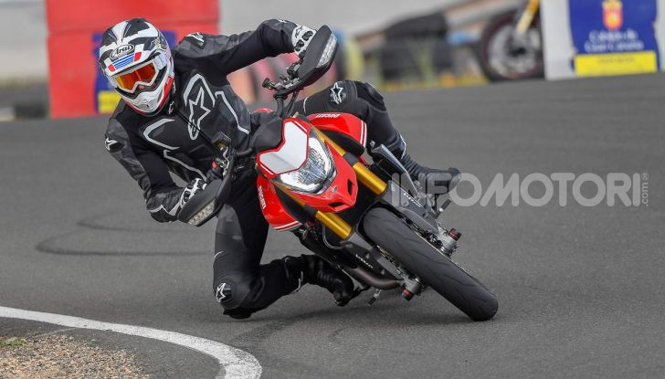 Prova su strada Ducati Hypermotard 950 e 950SP 2019: caratteristiche, opinioni e prezzi - Foto 21 di 54