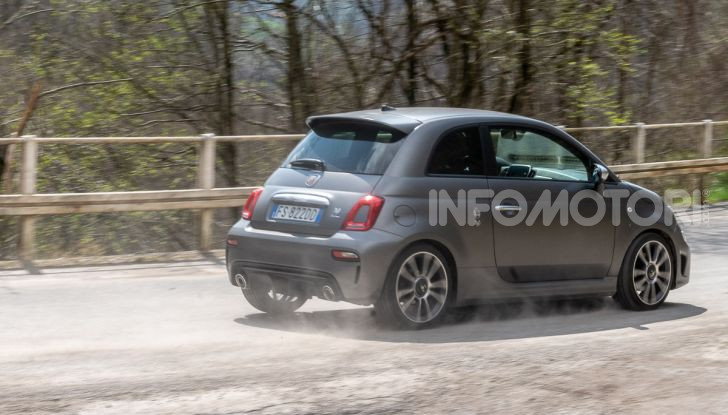 [VIDEO] Prova Abarth 595 Turismo: potenza e stile per la piccola sportiva italiana - Foto 38 di 41