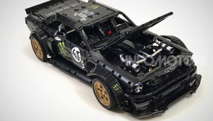 Ford Mustang Hoonicorn V2 versione LEGO Technic - Foto 3 di 8