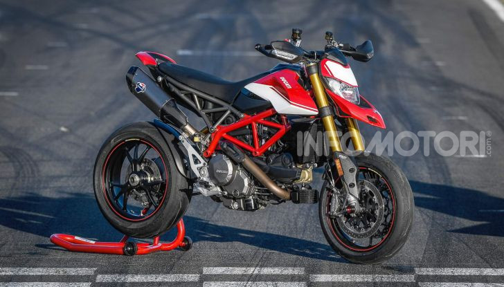 Prova su strada Ducati Hypermotard 950 e 950SP 2019: caratteristiche, opinioni e prezzi - Foto 23 di 54