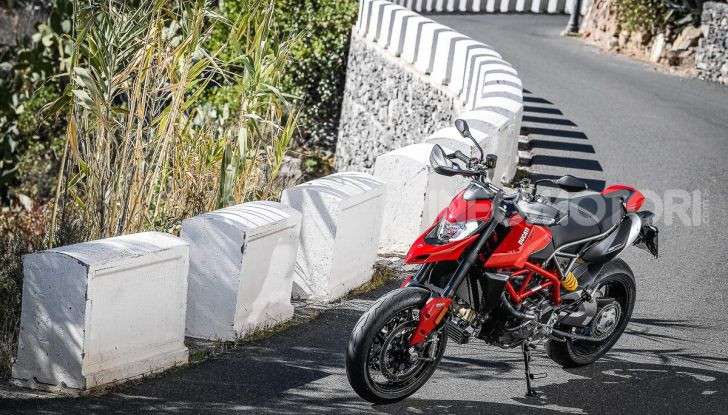 Prova su strada Ducati Hypermotard 950 e 950SP 2019: caratteristiche, opinioni e prezzi - Foto 26 di 54