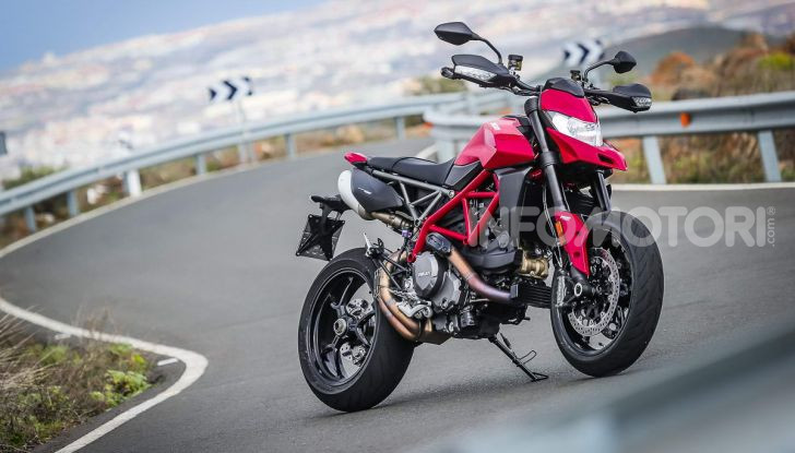 Prova su strada Ducati Hypermotard 950 e 950SP 2019: caratteristiche, opinioni e prezzi - Foto 27 di 54